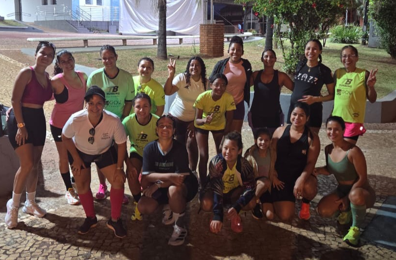 Delegação feminina da AEESP no Corre Delas 2026 em Garça/SP